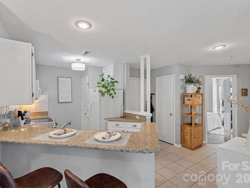 18845 Vineyard Point Lane, Cornelius, NC 28031.  MLS# CAR4384070, YatesRealty ID 35317. 