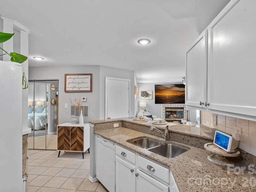 18845 Vineyard Point Lane, Cornelius, NC 28031.  MLS# CAR4384070, YatesRealty ID 35317. 