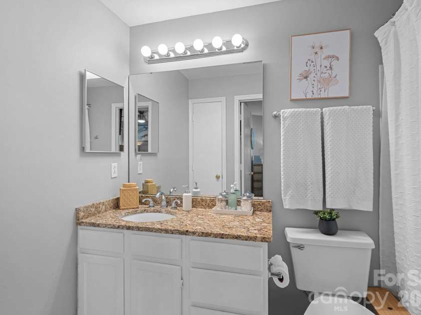 18845 Vineyard Point Lane, Cornelius, NC 28031.  MLS# CAR4384070, YatesRealty ID 35317. 