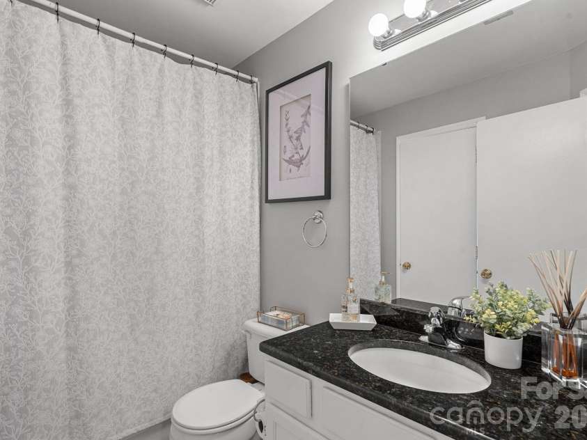 18845 Vineyard Point Lane, Cornelius, NC 28031.  MLS# CAR4384070, YatesRealty ID 35317. 