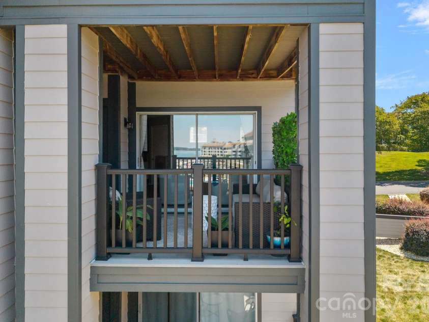 18845 Vineyard Point Lane, Cornelius, NC 28031.  MLS# CAR4384070, YatesRealty ID 35317. 