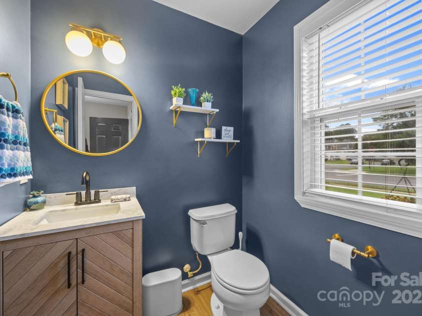 15225 Superior Street, Charlotte, NC 28273.  MLS# CAR4289557, YatesRealty ID 35318. Powder Room