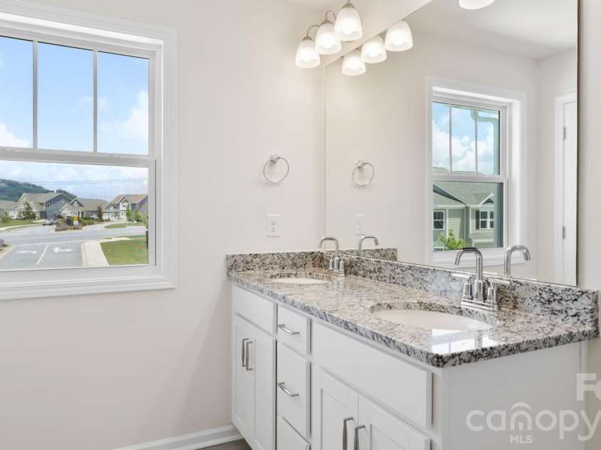 405 Creekview Road, Hendersonville, NC 28792.  MLS# CAR4389010, YatesRealty ID 35318. 