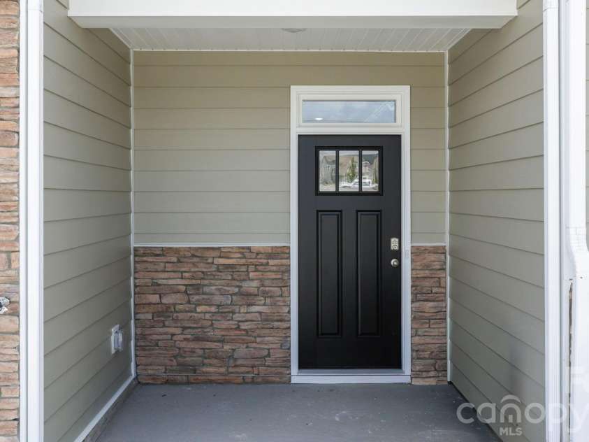405 Creekview Road, Hendersonville, NC 28792.  MLS# CAR4389010, YatesRealty ID 35318. 