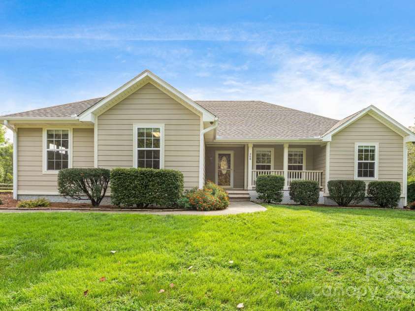 368 Bailey Mountain Road, Mars Hill, NC 28754.  MLS# CAR4291626, YatesRealty ID 35319. 