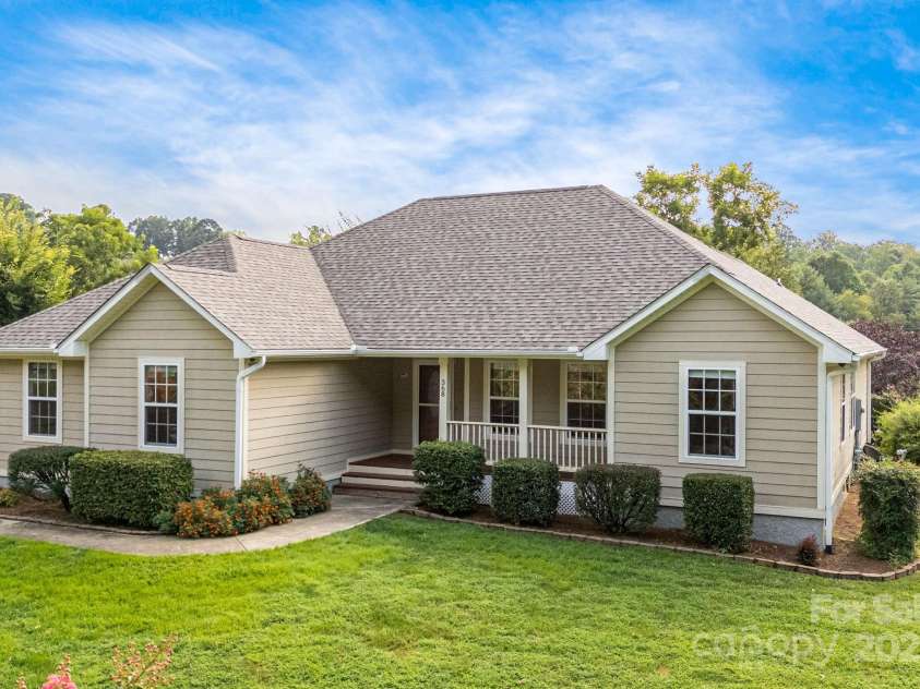 368 Bailey Mountain Road, Mars Hill, NC 28754.  MLS# CAR4291626, YatesRealty ID 35319. 