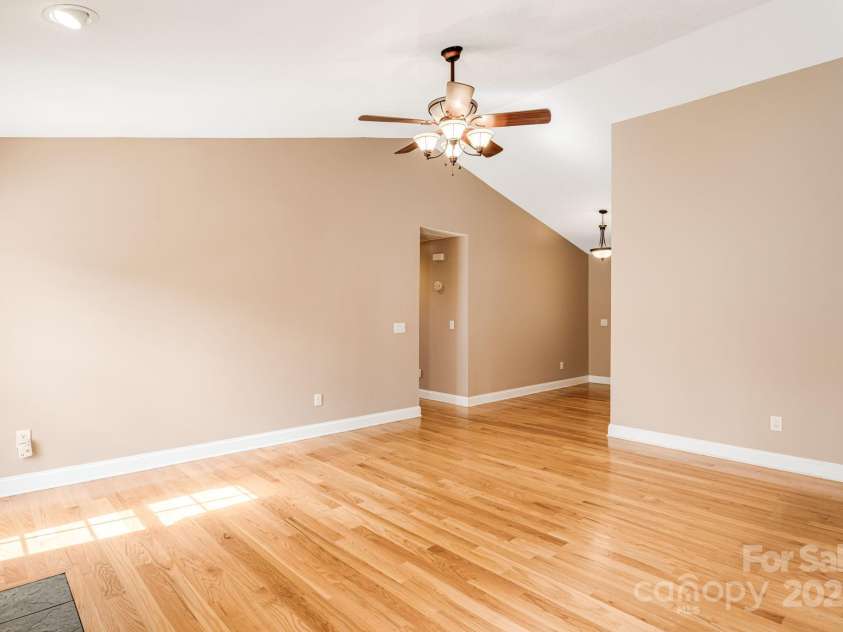 368 Bailey Mountain Road, Mars Hill, NC 28754.  MLS# CAR4291626, YatesRealty ID 35319. 