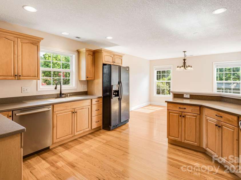 368 Bailey Mountain Road, Mars Hill, NC 28754.  MLS# CAR4291626, YatesRealty ID 35319. 