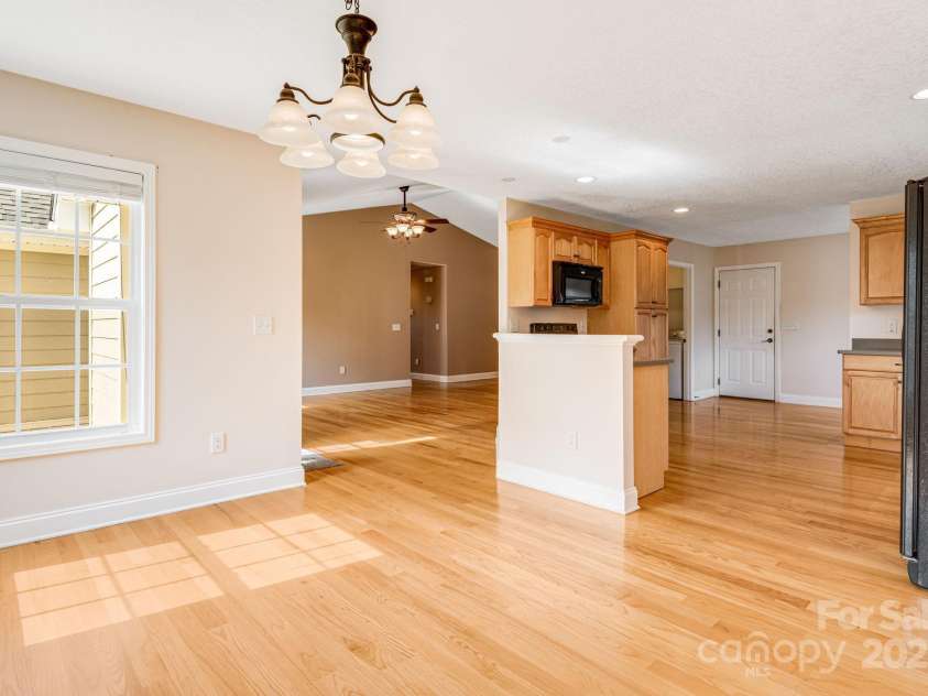 368 Bailey Mountain Road, Mars Hill, NC 28754.  MLS# CAR4291626, YatesRealty ID 35319. 