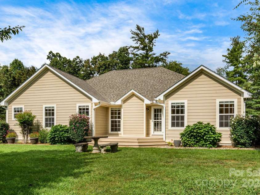 368 Bailey Mountain Road, Mars Hill, NC 28754.  MLS# CAR4291626, YatesRealty ID 35319. 