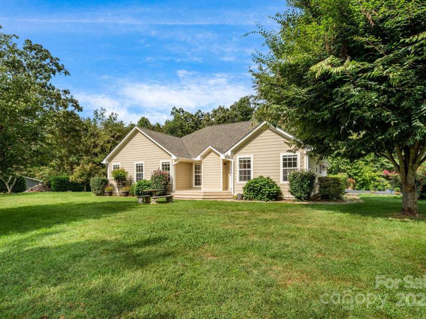 368 Bailey Mountain Road, Mars Hill, NC 28754.  MLS# CAR4291626, YatesRealty ID 35319. 