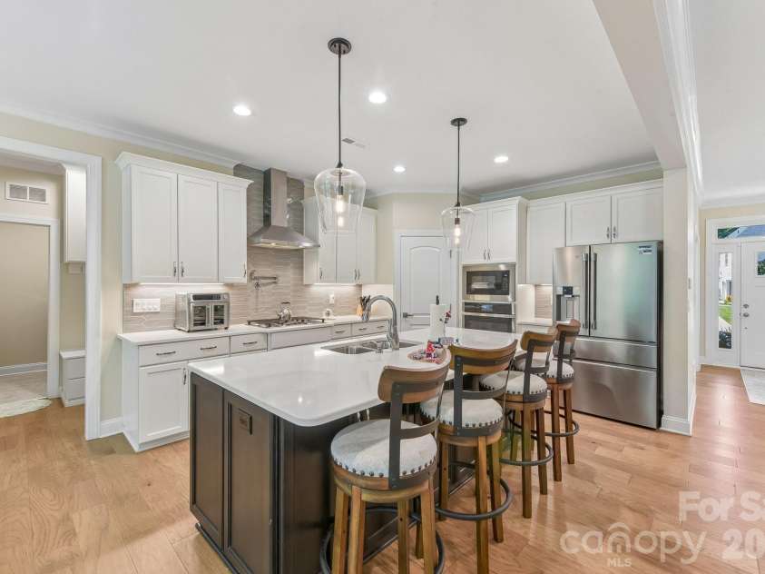 9833 Ardley Park Way, Charlotte, NC 28227.  MLS# CAR4392507, YatesRealty ID 35319. 