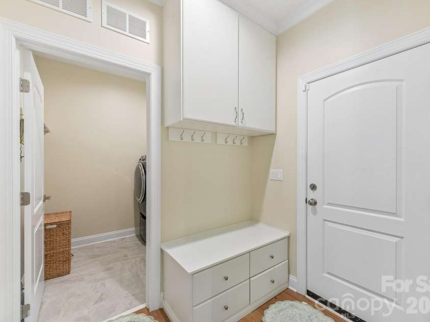 9833 Ardley Park Way, Charlotte, NC 28227.  MLS# CAR4392507, YatesRealty ID 35319. 