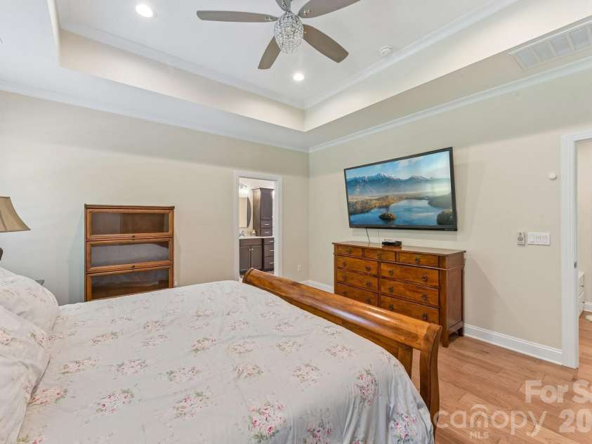 9833 Ardley Park Way, Charlotte, NC 28227.  MLS# CAR4392507, YatesRealty ID 35319. 
