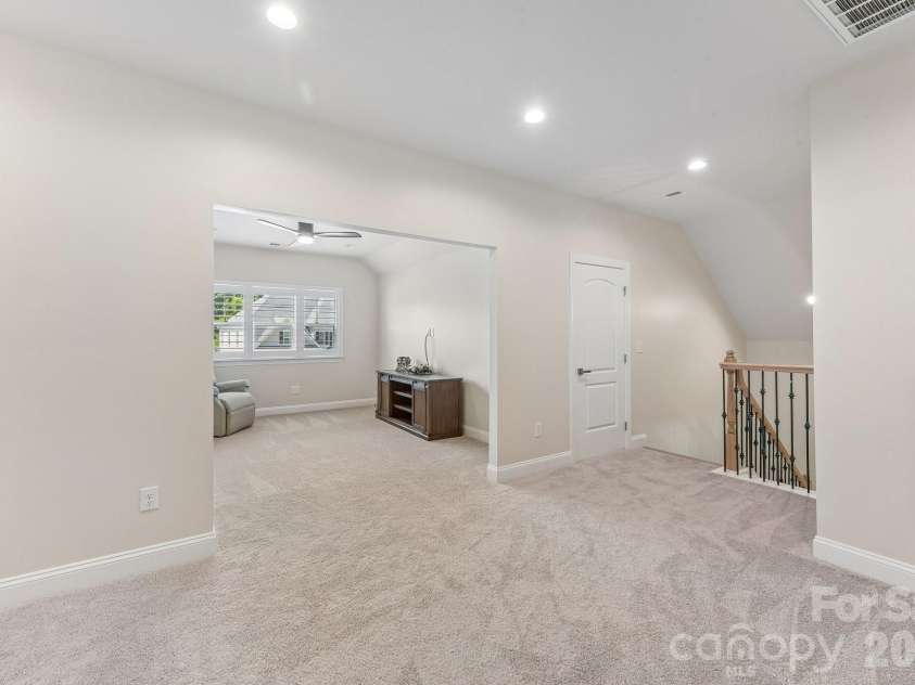 9833 Ardley Park Way, Charlotte, NC 28227.  MLS# CAR4392507, YatesRealty ID 35319. 