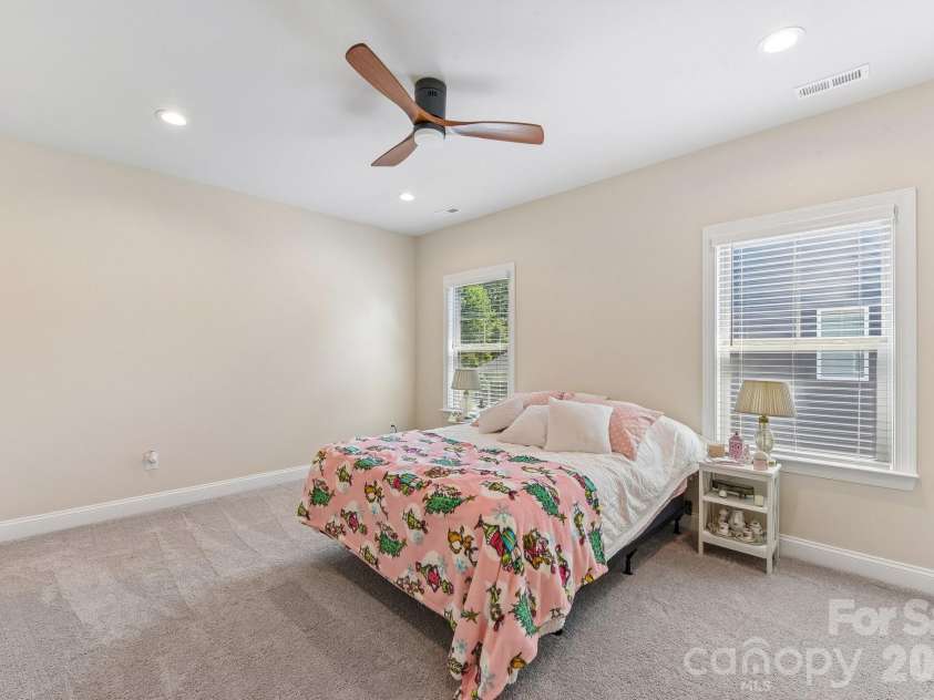 9833 Ardley Park Way, Charlotte, NC 28227.  MLS# CAR4392507, YatesRealty ID 35319. 
