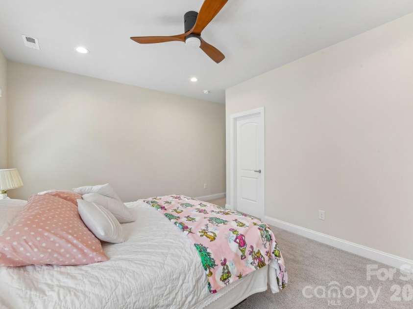 9833 Ardley Park Way, Charlotte, NC 28227.  MLS# CAR4392507, YatesRealty ID 35319. 