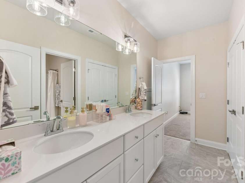 9833 Ardley Park Way, Charlotte, NC 28227.  MLS# CAR4392507, YatesRealty ID 35319. 
