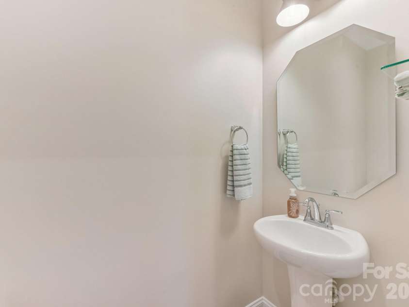 9833 Ardley Park Way, Charlotte, NC 28227.  MLS# CAR4392507, YatesRealty ID 35319. 