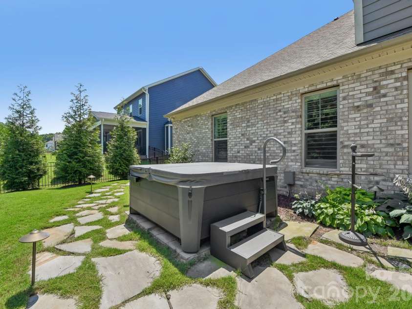 9833 Ardley Park Way, Charlotte, NC 28227.  MLS# CAR4392507, YatesRealty ID 35319. 