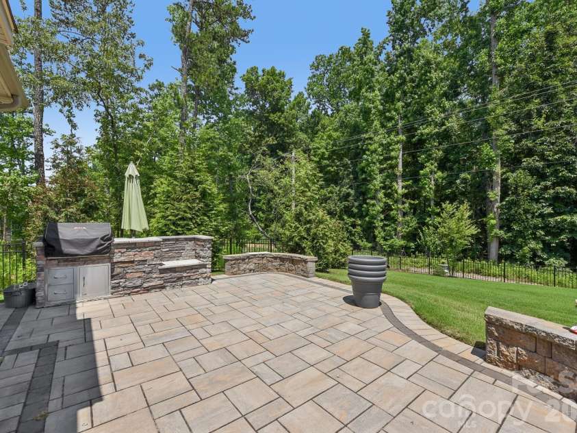 9833 Ardley Park Way, Charlotte, NC 28227.  MLS# CAR4392507, YatesRealty ID 35319. 