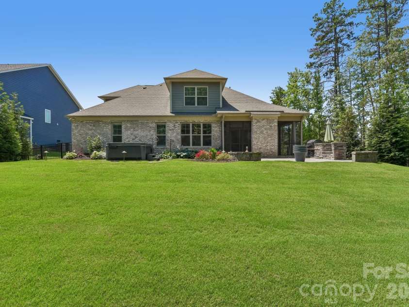 9833 Ardley Park Way, Charlotte, NC 28227.  MLS# CAR4392507, YatesRealty ID 35319. 