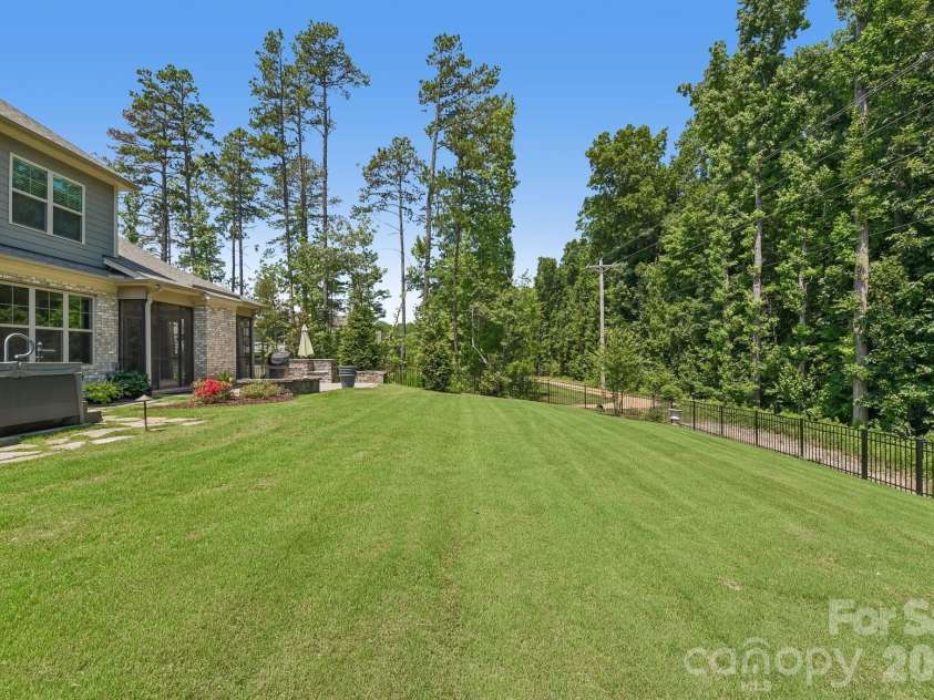 9833 Ardley Park Way, Charlotte, NC 28227.  MLS# CAR4392507, YatesRealty ID 35319. 