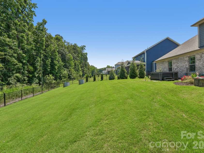9833 Ardley Park Way, Charlotte, NC 28227.  MLS# CAR4392507, YatesRealty ID 35319. 