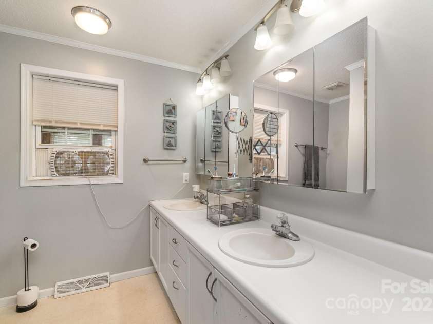 109 Summersong Lane, Mooresville, NC 28117.  MLS# CAR4239513, YatesRealty ID 3532. 