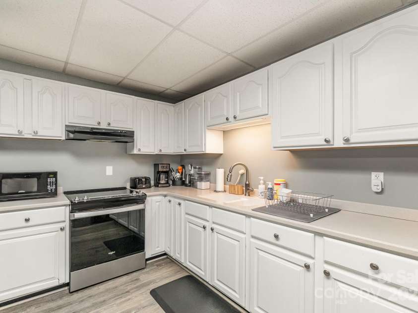 109 Summersong Lane, Mooresville, NC 28117.  MLS# CAR4239513, YatesRealty ID 3532. Basement Kitchen