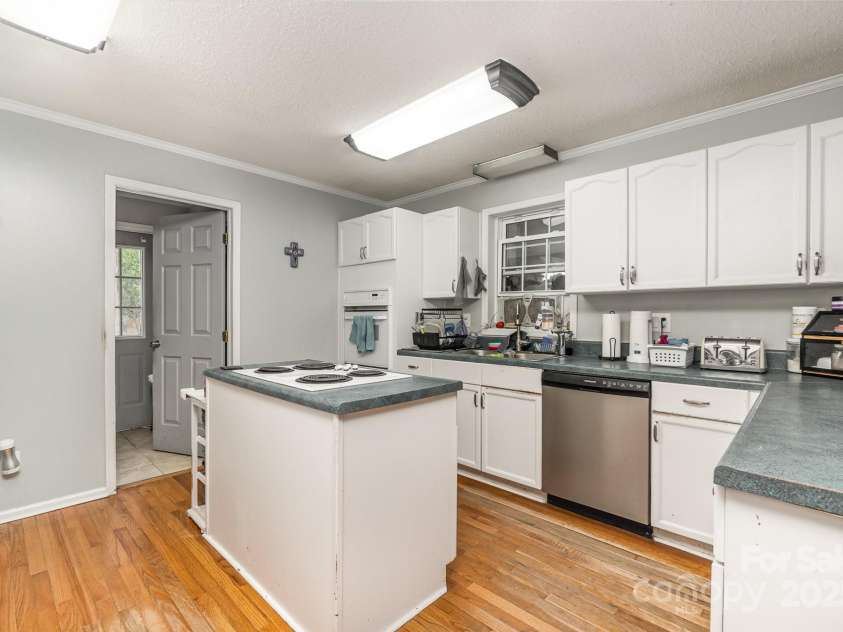 109 Summersong Lane, Mooresville, NC 28117.  MLS# CAR4239513, YatesRealty ID 3532. Primary Kitchen