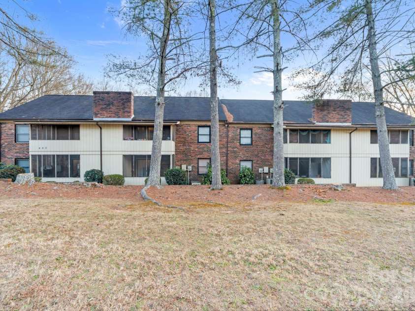 460 14th Avenue, Hickory, NC 28601.  MLS# CAR4340906, YatesRealty ID 3532. 