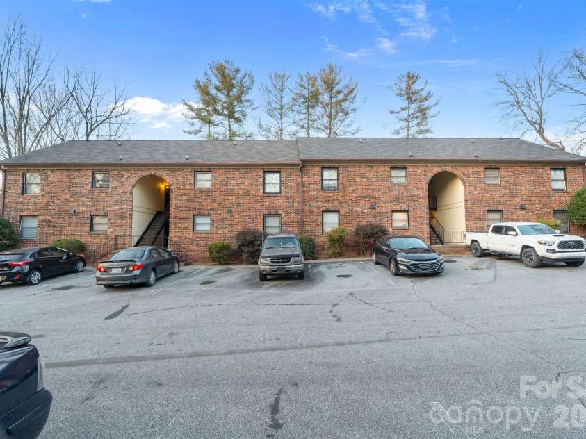 460 14th Avenue, Hickory, NC 28601.  MLS# CAR4340906, YatesRealty ID 3532. 