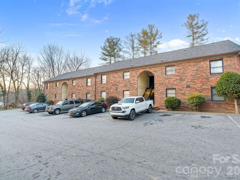 460 14th Avenue, Hickory, NC 28601.  MLS# CAR4340906, YatesRealty ID 3532. 