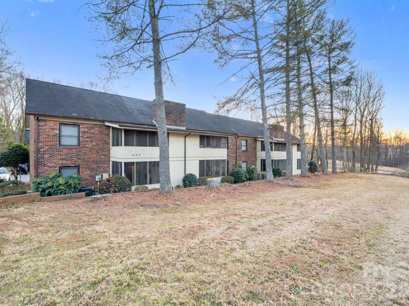 460 14th Avenue, Hickory, NC 28601.  MLS# CAR4340906, YatesRealty ID 3532. 