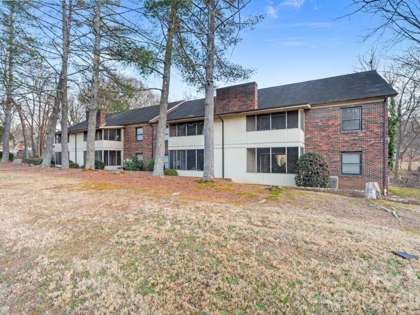 460 14th Avenue, Hickory, NC 28601.  MLS# CAR4340906, YatesRealty ID 3532. 