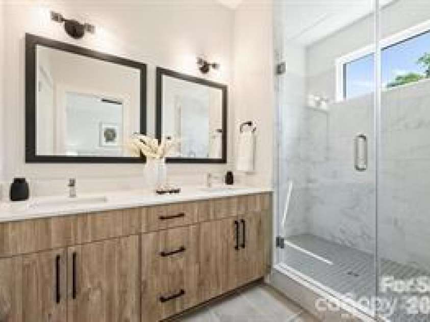 3007 Yada Lane, Charlotte, NC 28208.  MLS# CAR4417864, YatesRealty ID 35320. 