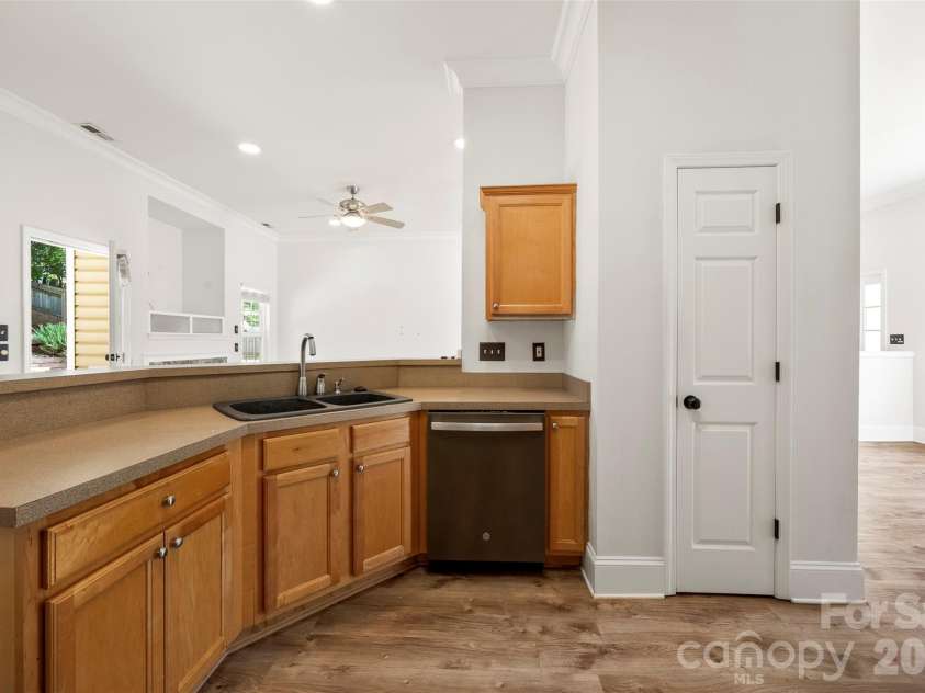 8011 Maxwelton Drive, Huntersville, NC 28078.  MLS# CAR4390521, YatesRealty ID 35321. 