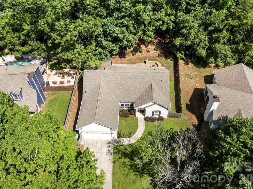 8011 Maxwelton Drive, Huntersville, NC 28078.  MLS# CAR4390521, YatesRealty ID 35321. 