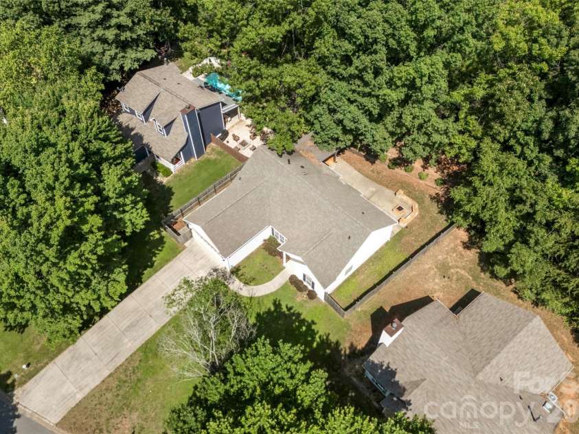 8011 Maxwelton Drive, Huntersville, NC 28078.  MLS# CAR4390521, YatesRealty ID 35321. 