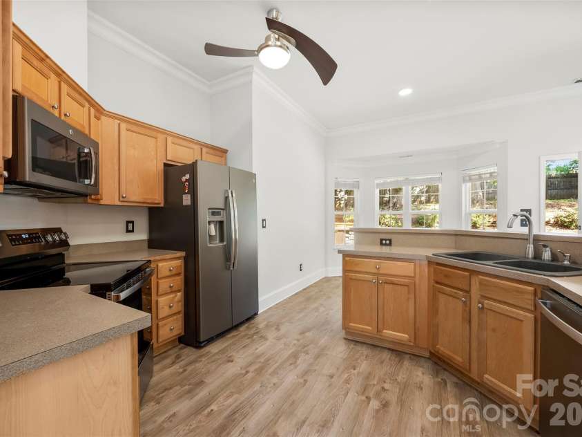 8011 Maxwelton Drive, Huntersville, NC 28078.  MLS# CAR4390521, YatesRealty ID 35321. Kitchen
