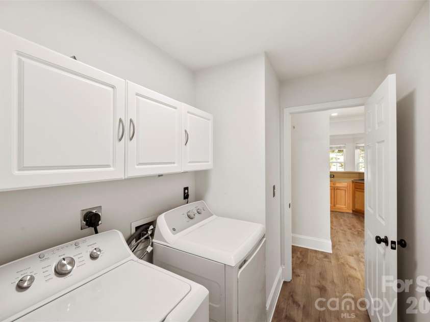 8011 Maxwelton Drive, Huntersville, NC 28078.  MLS# CAR4390521, YatesRealty ID 35321. Laundry room