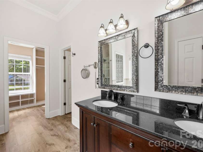 8011 Maxwelton Drive, Huntersville, NC 28078.  MLS# CAR4390521, YatesRealty ID 35321. Primary bathroom