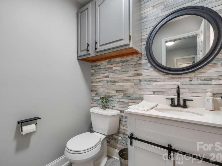 151 Harbourtown Drive, Kings Mountain, NC 28086.  MLS# CAR4400164, YatesRealty ID 35323. Half Bath