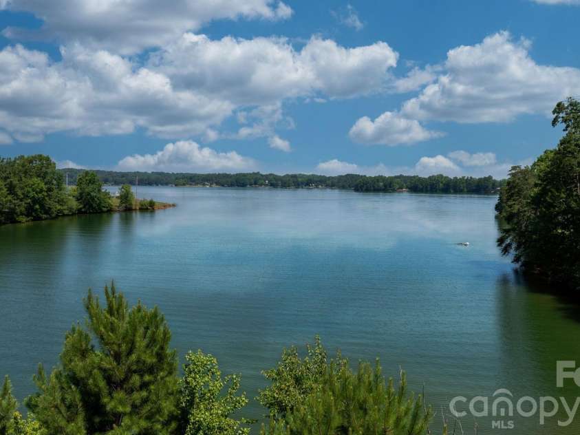 151 Harbourtown Drive, Kings Mountain, NC 28086.  MLS# CAR4400164, YatesRealty ID 35323. Lake Moss