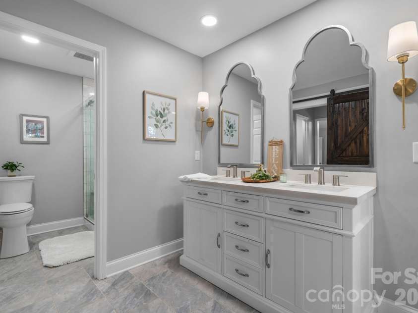 151 Harbourtown Drive, Kings Mountain, NC 28086.  MLS# CAR4400164, YatesRealty ID 35323. Primary Ensuite