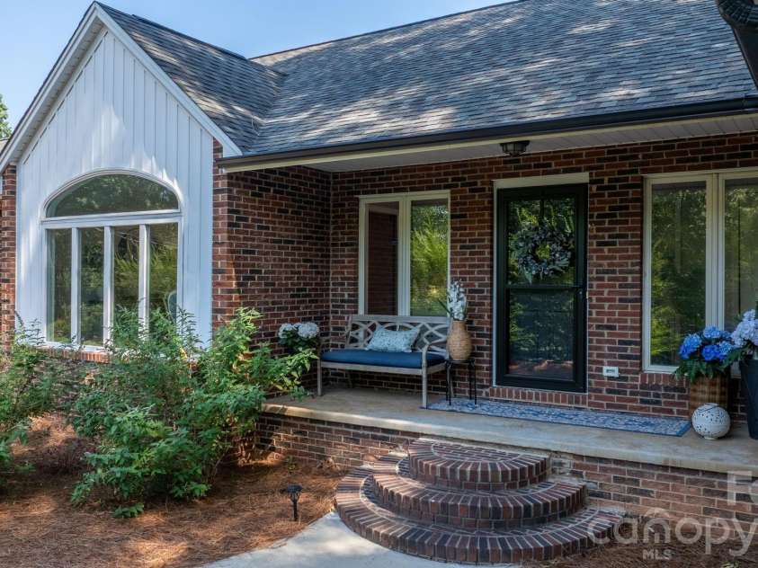 151 Harbourtown Drive, Kings Mountain, NC 28086.  MLS# CAR4400164, YatesRealty ID 35323. Welcome to Harbourview Dr