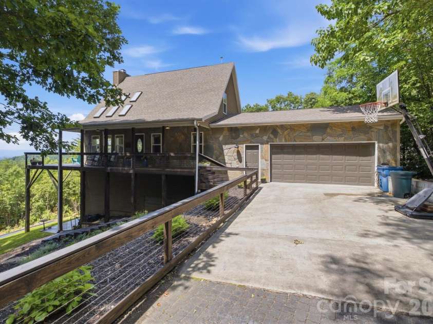 3381 Stones Throw Drive, Valdese, NC 28690.  MLS# CAR4400089, YatesRealty ID 35325. 