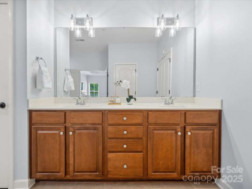 5005 Hedgebrook Lane, Waxhaw, NC 28173.  MLS# CAR4263024, YatesRealty ID 35325. 