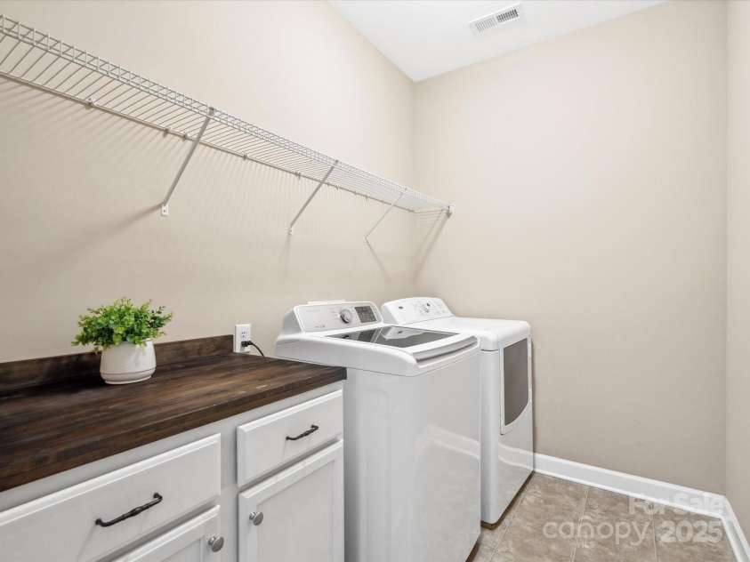 5005 Hedgebrook Lane, Waxhaw, NC 28173.  MLS# CAR4263024, YatesRealty ID 35325. 